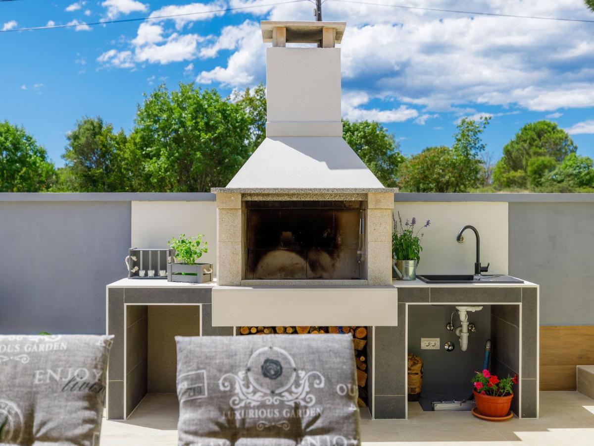 Holiday Home Laura Pula Exterior foto