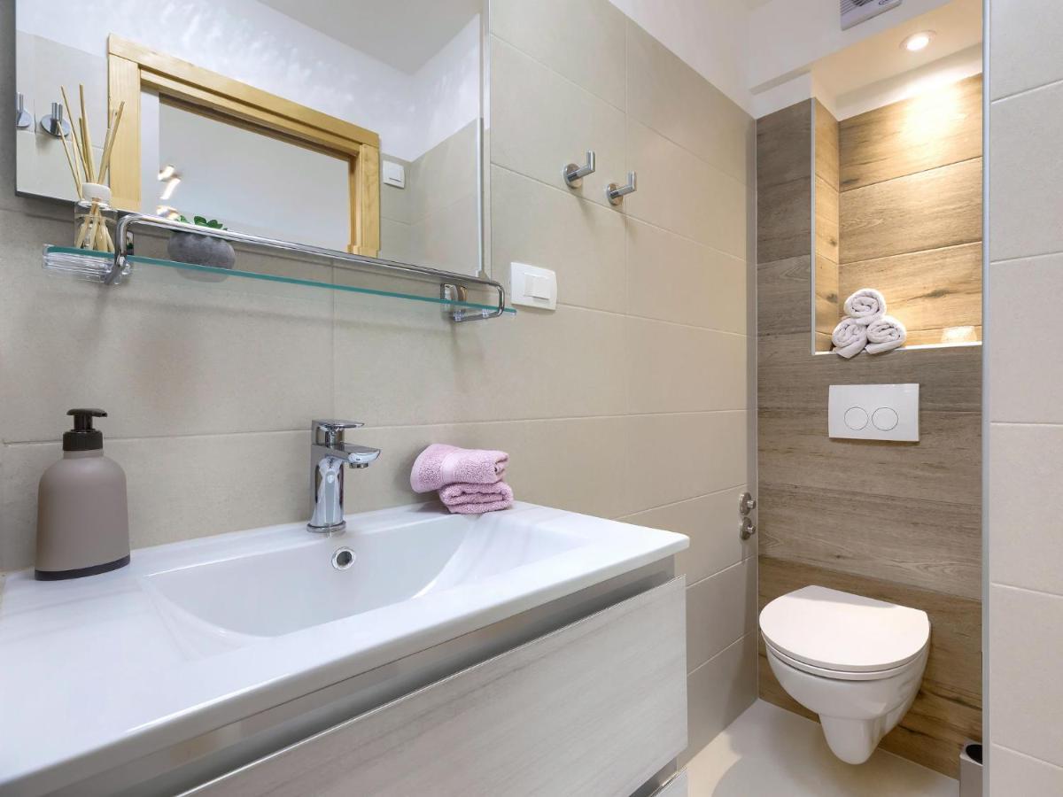 Holiday Home Laura Pula Exterior foto